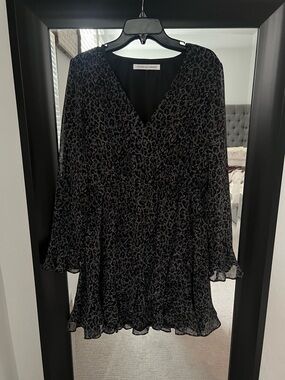 cupcakes & cashmere Black Metallic Animal-Print V-Neck Tunic